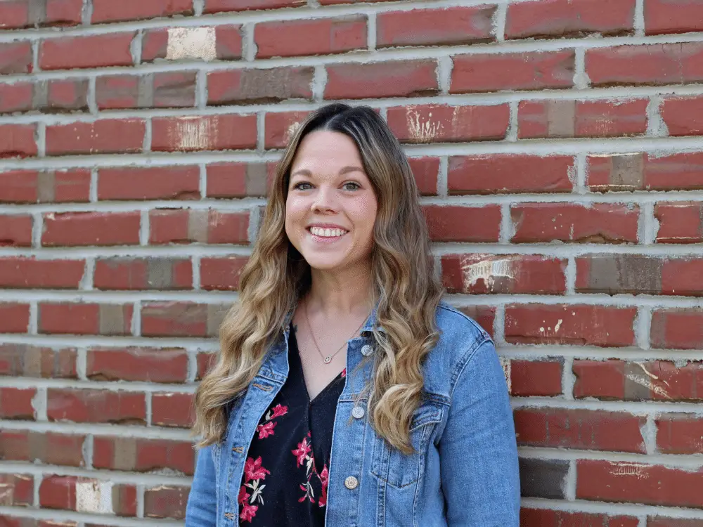 Taylor N - Artisan Quality Roofing Front Office Assistant Staff Pic - Taylor